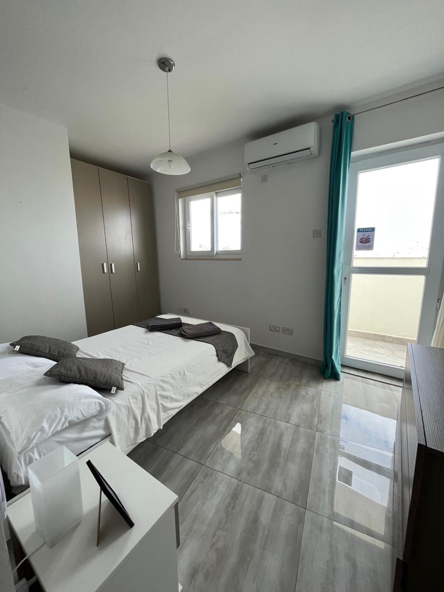Homestay F6 1, Private One Small Double Bed Shared Bathroom In Shared Flat